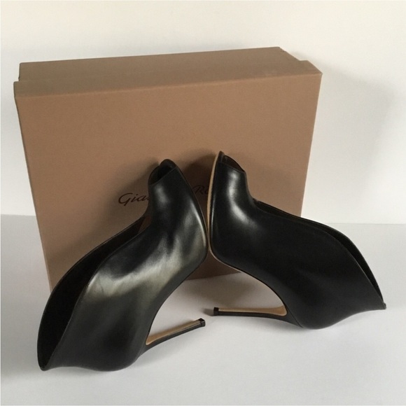 GIANVITO ROSSI - Picture 12 of 15